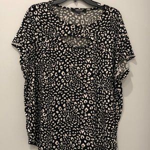 NWOT Louise Paris short sleeve top 2X